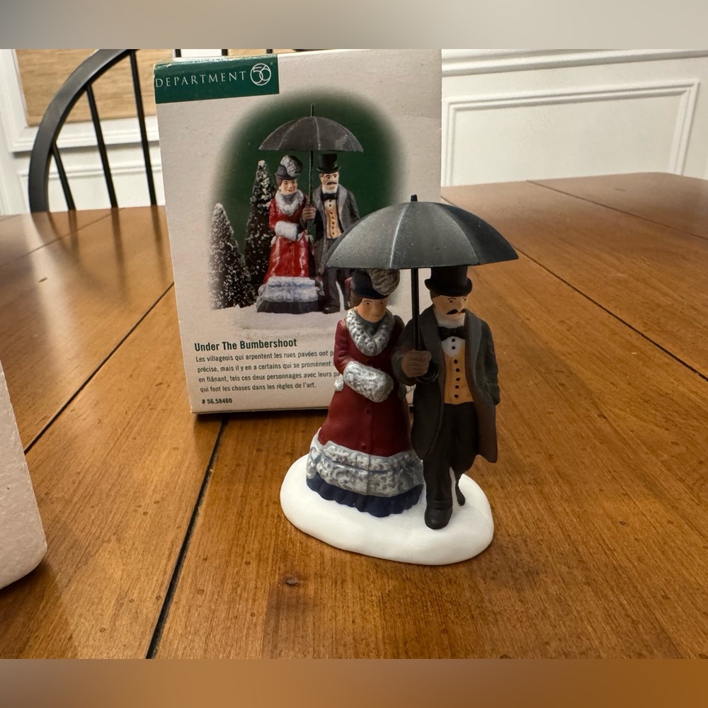 Department 56 The Heritage Collection “Under the Bumbershoot”